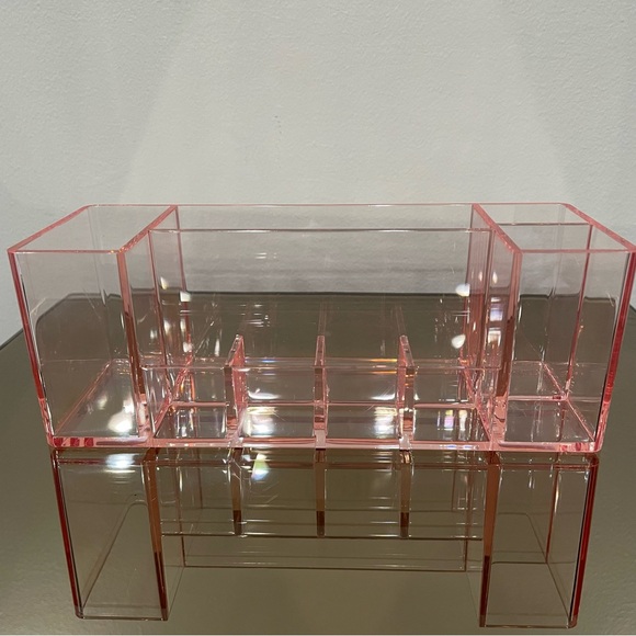 Clear Peach Blush Acrylic Makeup & Brush Organizer - Picture 7 of 11